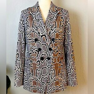 Cabi Python Double Breasted Size 4
Stretch Blazer Jacket Style #3733
Fitted -